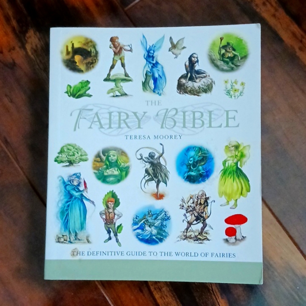 The Fairy Bible: The Definitive Guide to the World of Fairies 🧚‍♀️ Teresa M